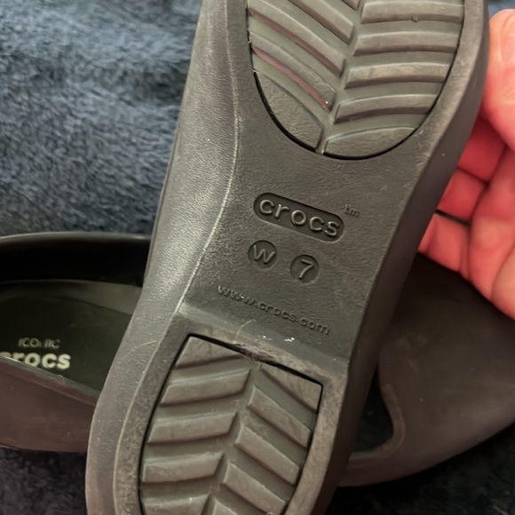 Woman’s work crocs size 7 - Picture 3 of 3